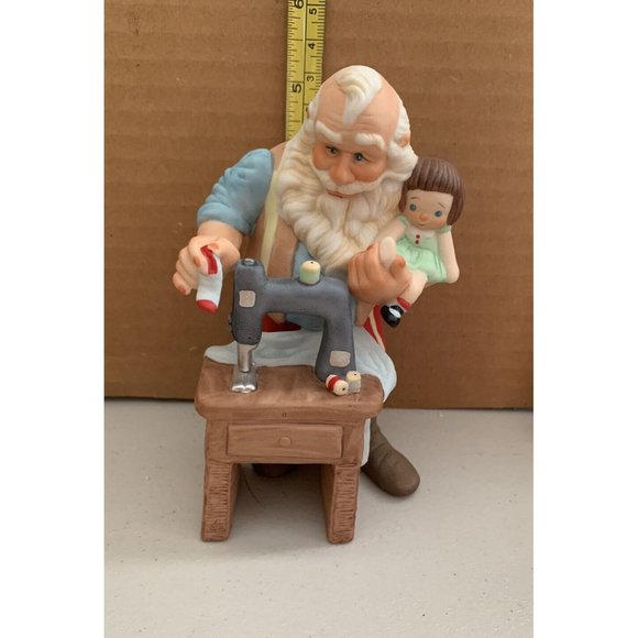 HALLMARK GOLD CROWN COLLECTIBLE SANTA THE TOYMAKER FINE PORCELAIN FIGURINE 1988 - Picture 10 of 10